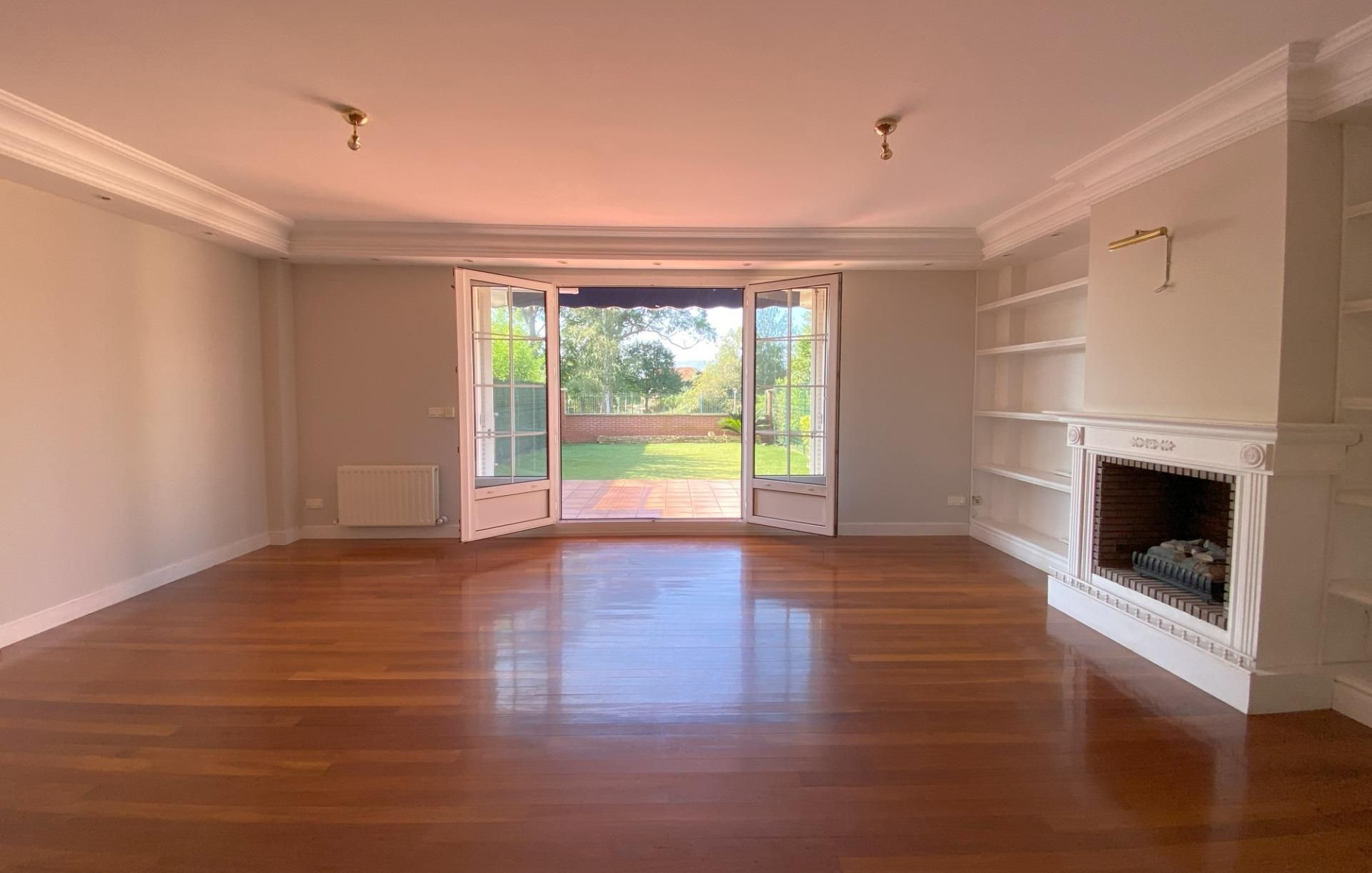Sala de estar de Casa adosada en venta en Loiu con Calefacción, Jardín privado y Terraza