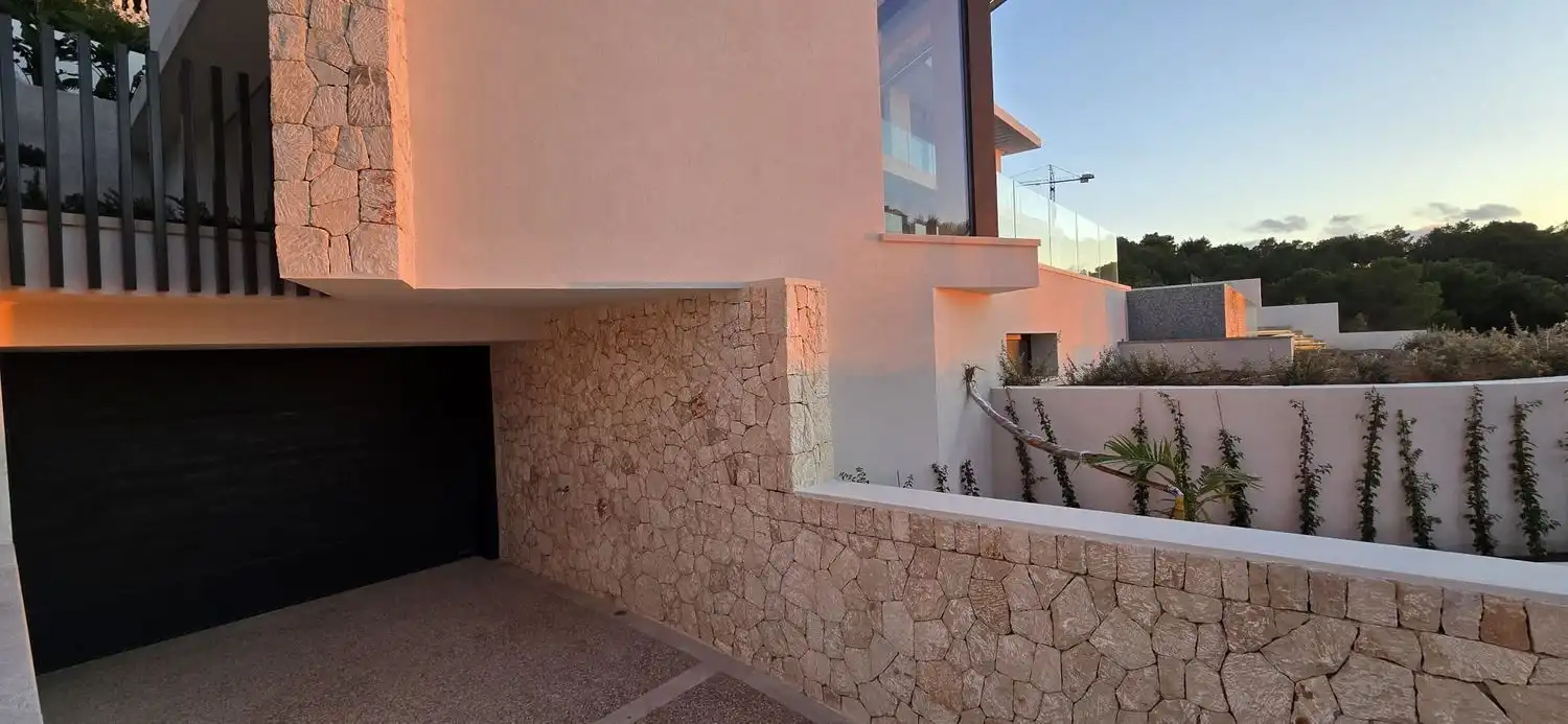 Vista exterior de Casa o xalet en venda en Andratx amb Aire condicionat, Calefacció i Jardí privat