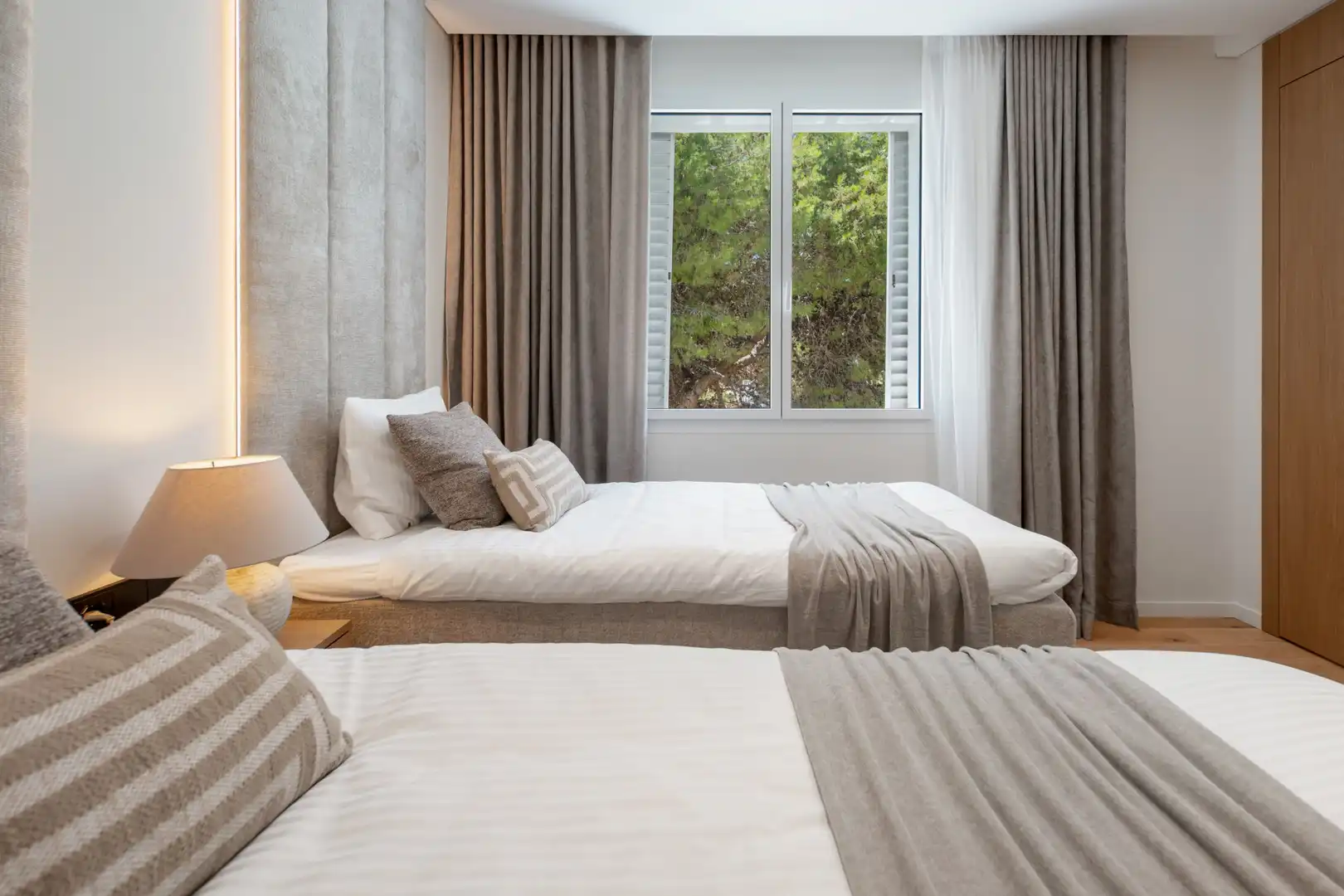 Schlafzimmer von Dachboden zum Verkauf in Marbella mit Klimaanlage, Terrasse und Schwimmbad