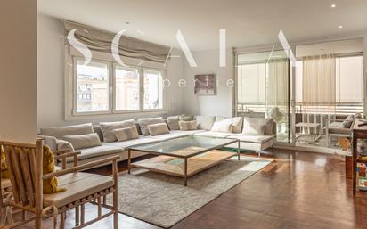 Living room of Flat for sale in  Madrid Capital  with Air Conditioner, Heating and Parquet flooring