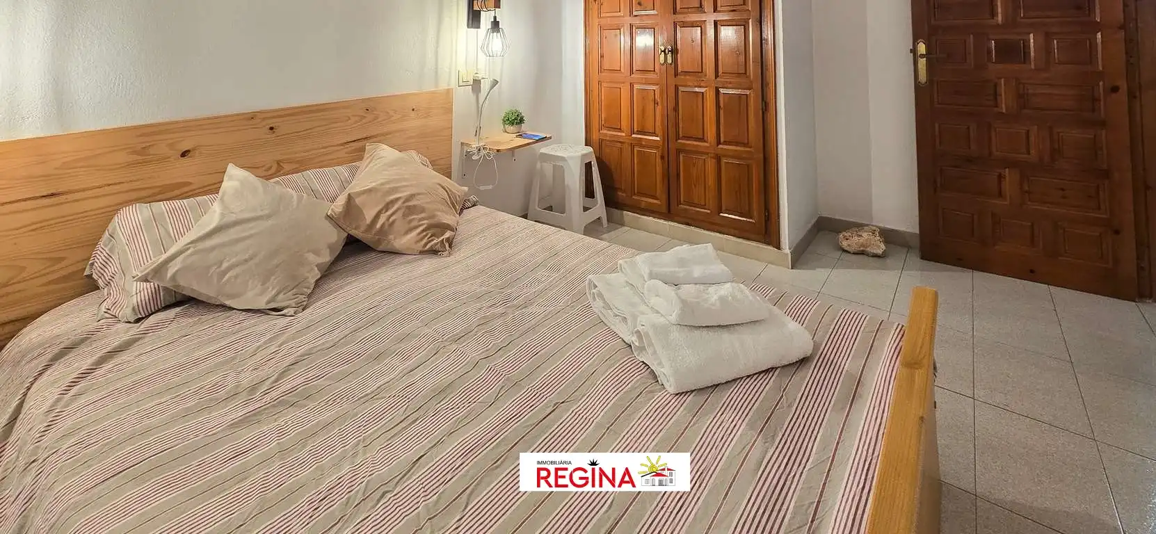 Habitación de Casa adosada en venta en L'Escala con Aire acondicionado, Terraza y Amueblado
