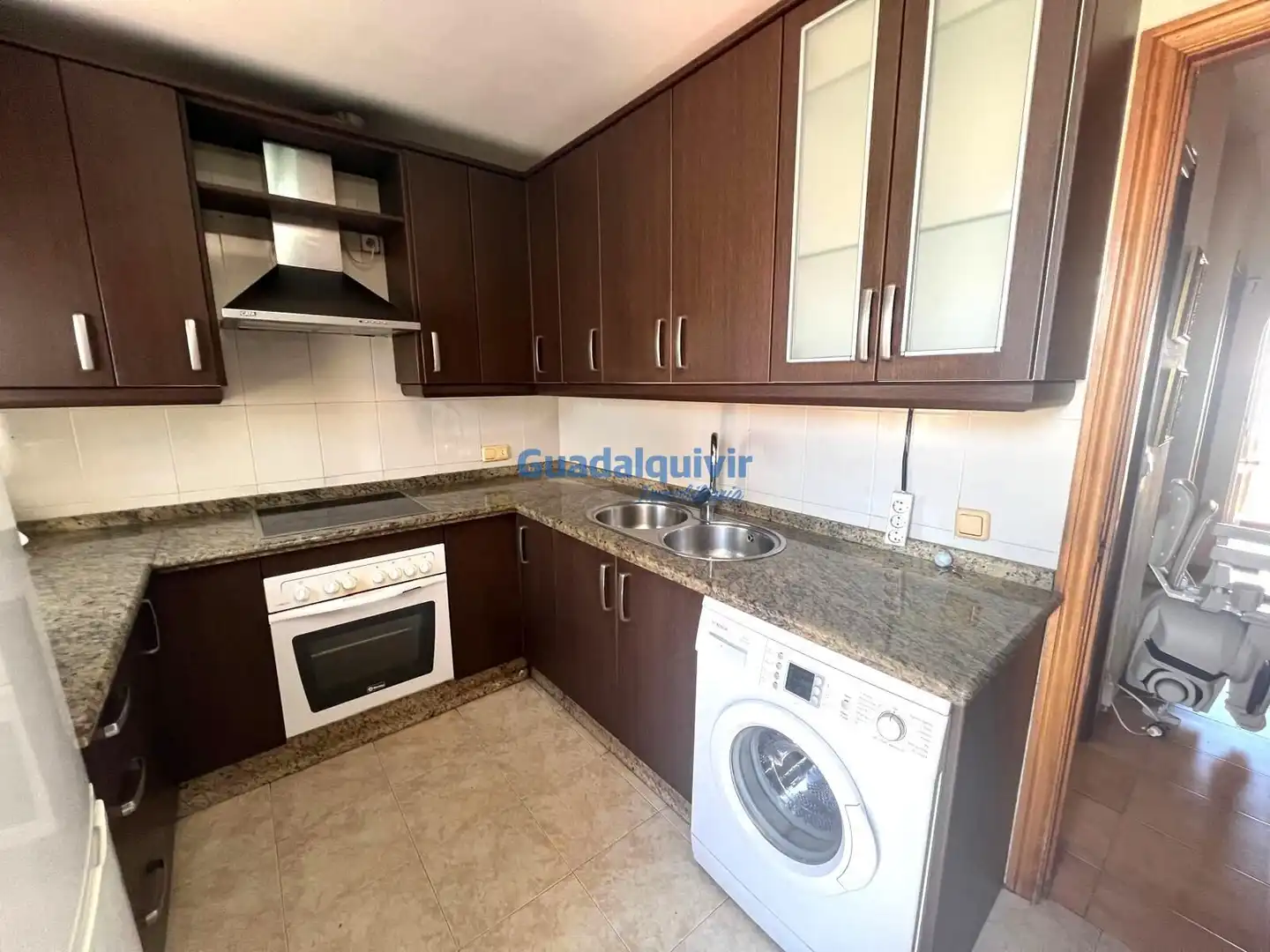 Cuina de Casa adosada en venda en Montequinto amb Aire condicionat, Jardí privat i Traster