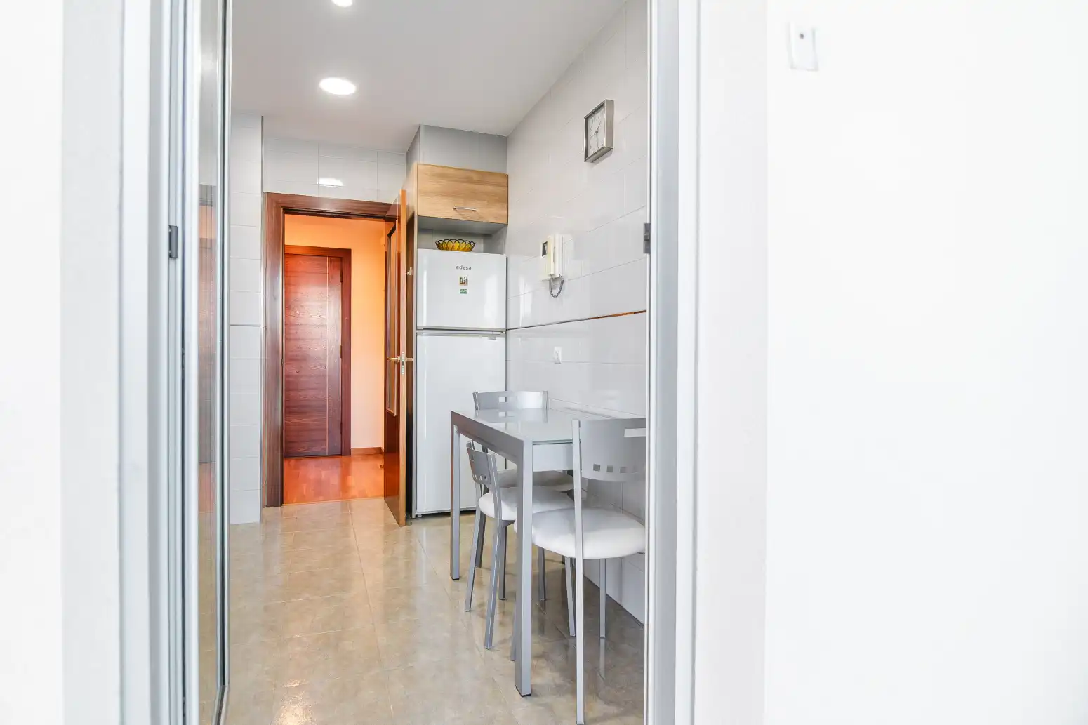 Küche von Wohnung zum Verkauf in Gozón mit Heizung, Privatgarten und Abstellraum