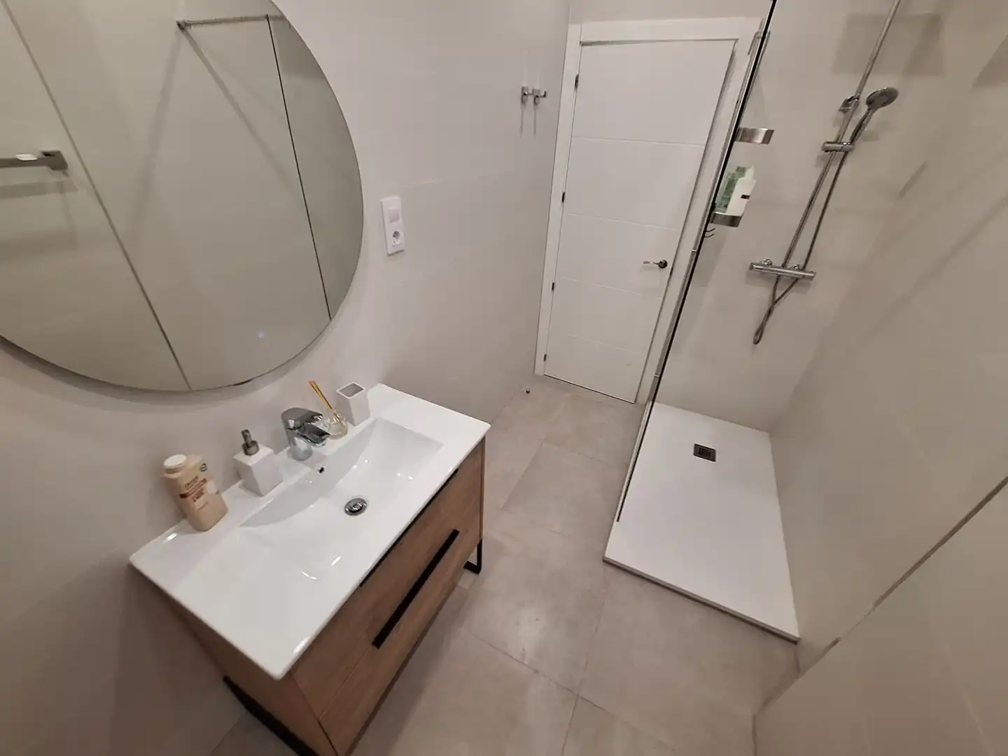 Bathroom of Flat for rent in Madrid  with Air Conditioner, Heating and Furnished