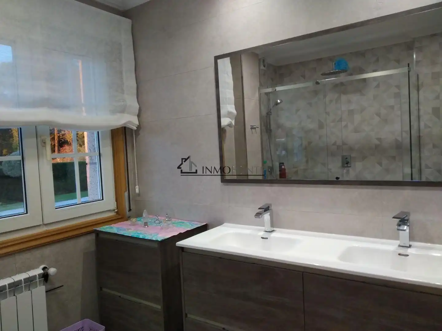 Bany de Casa o xalet en venda en Pontevedra Capital  amb Jardí privat