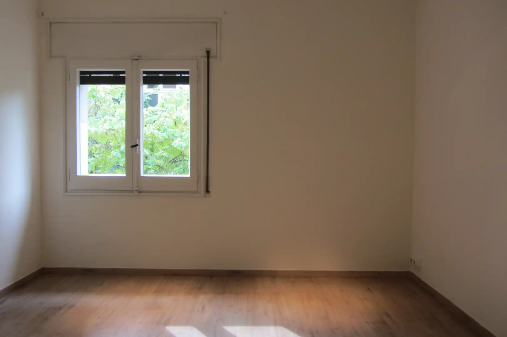 Bedroom of Office for rent in Girona  with Air Conditioner and Storage room