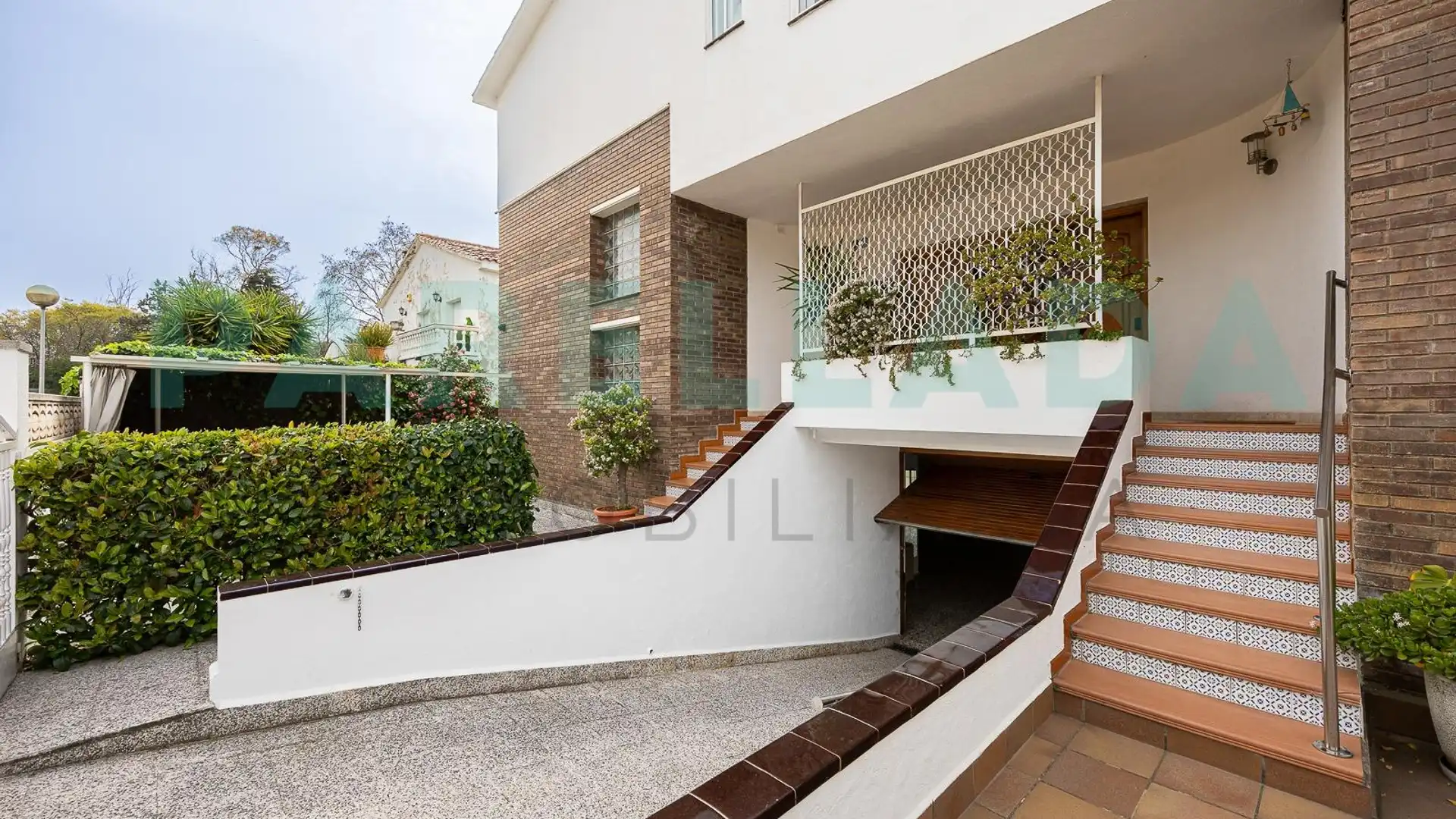 Exterior view of Houses for sale in Badalona  with Air Conditioner, Private garden and Terrace