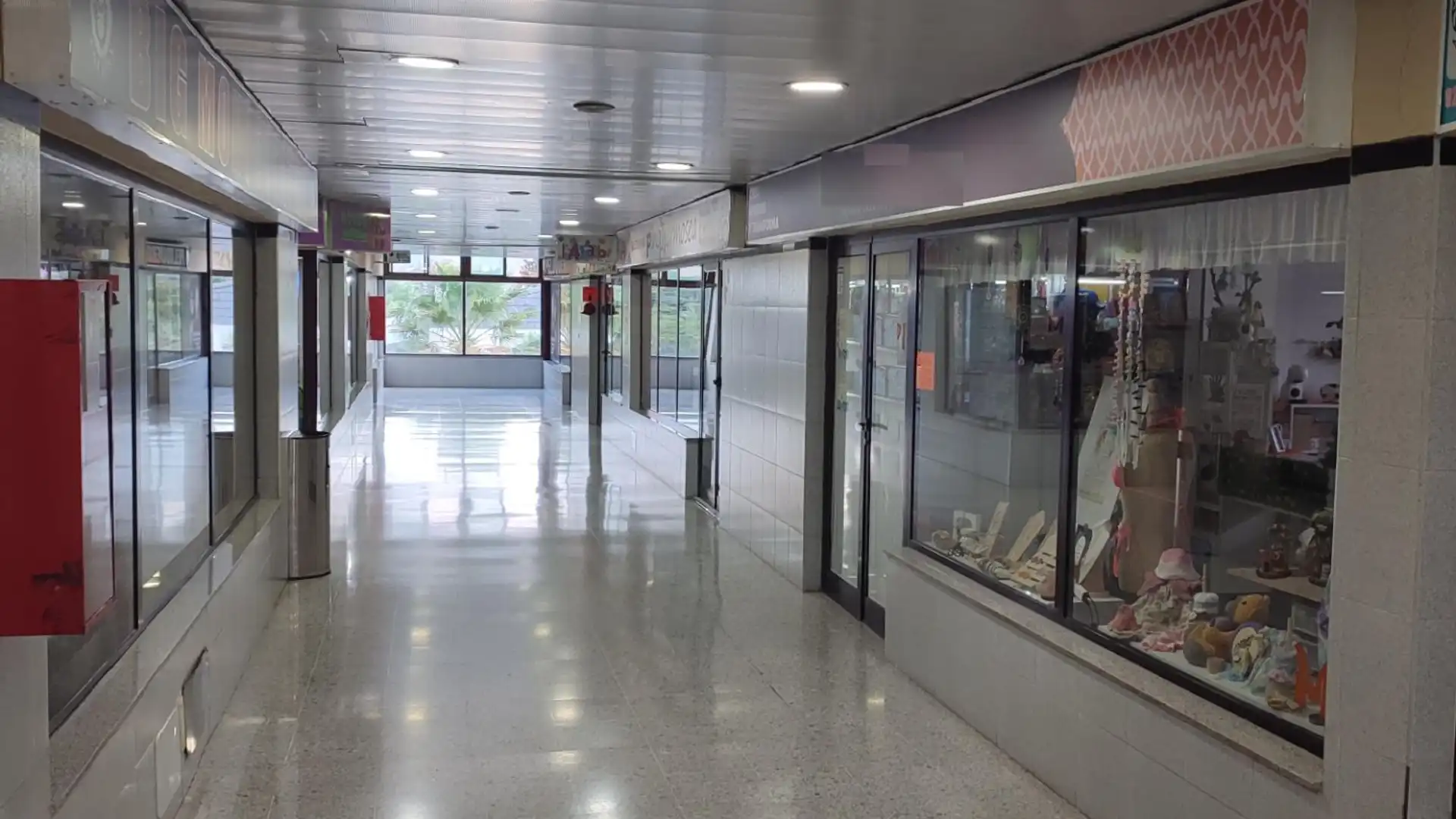 Local en venta en Avenida Príncipes de España, 16, César Casariego - Santa Clara - Nuevo Obrero