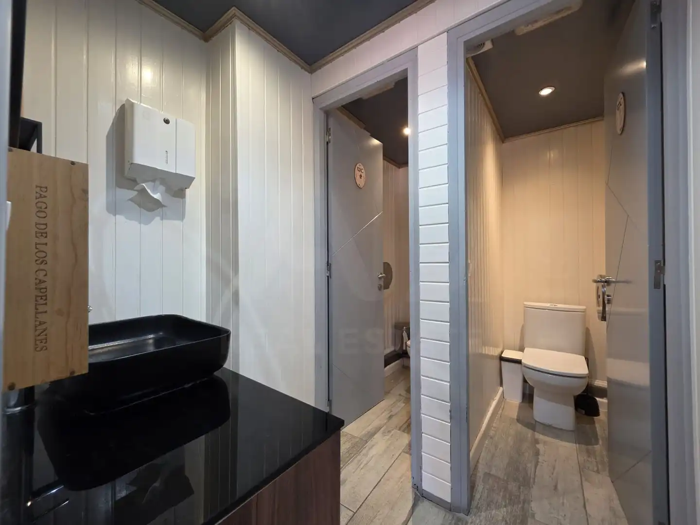 Bathroom of Commercial properties for rent in Sant Martí