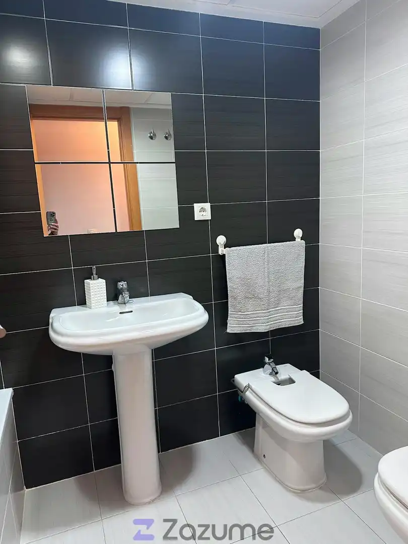 Bathroom of Flat for rent in Murcia  with Air Conditioner, Private garden and Swimming Pool