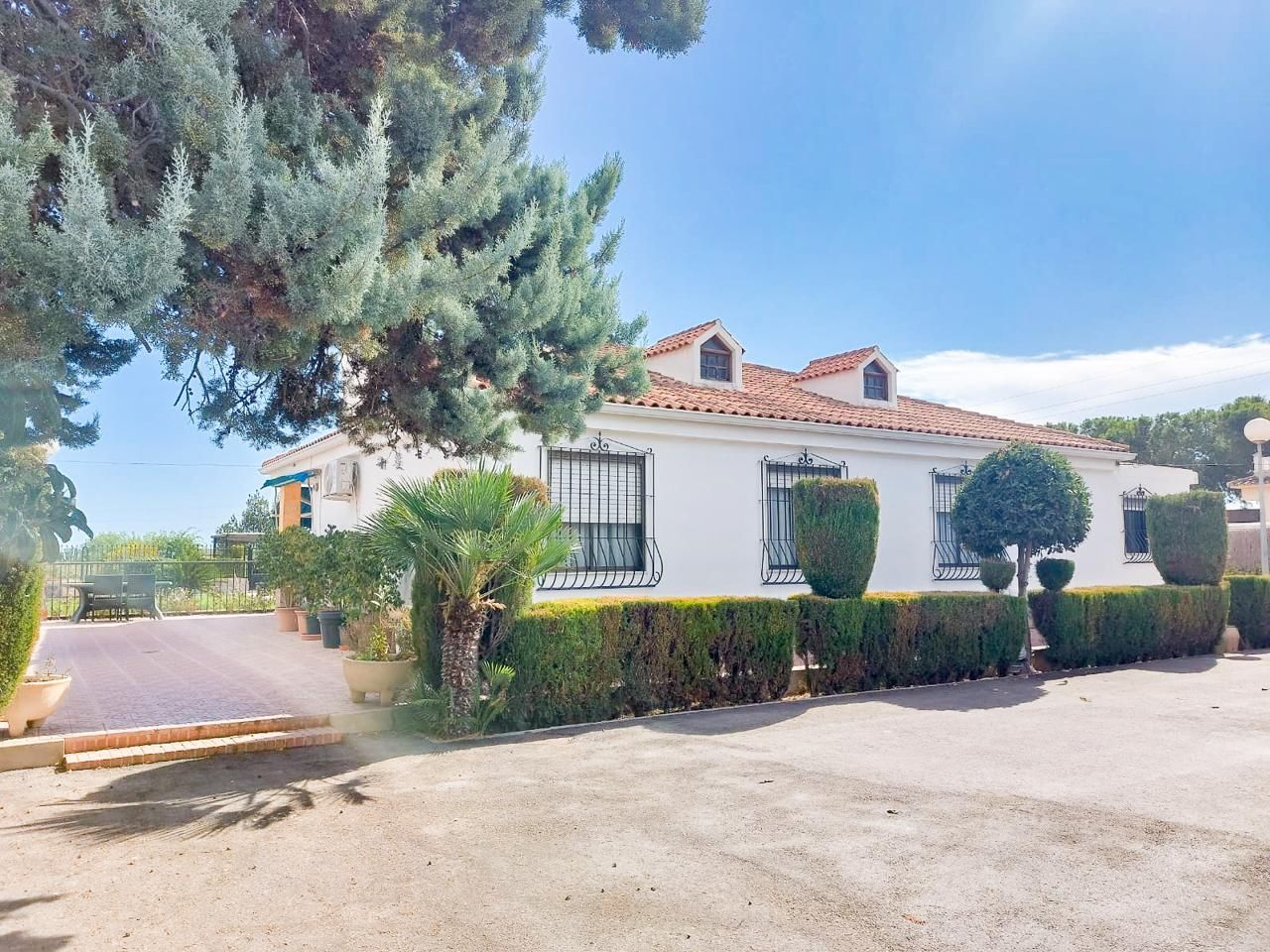 Vista exterior de Casa o xalet en venda en Elche / Elx amb Aire condicionat, Calefacció i Piscina