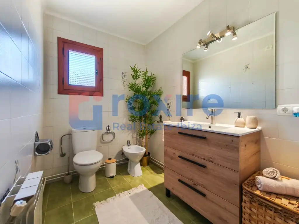 Baño de Casa o chalet de alquiler en Sant Antoni de Portmany con Jardín privado, Terraza y Piscina