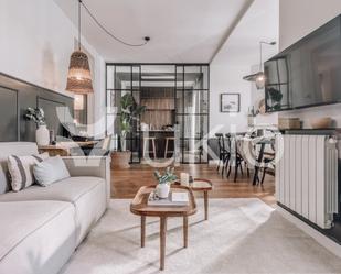 Sala d'estar de Apartament de lloguer en  Madrid Capital amb Aire condicionat, Terrassa i Moblat