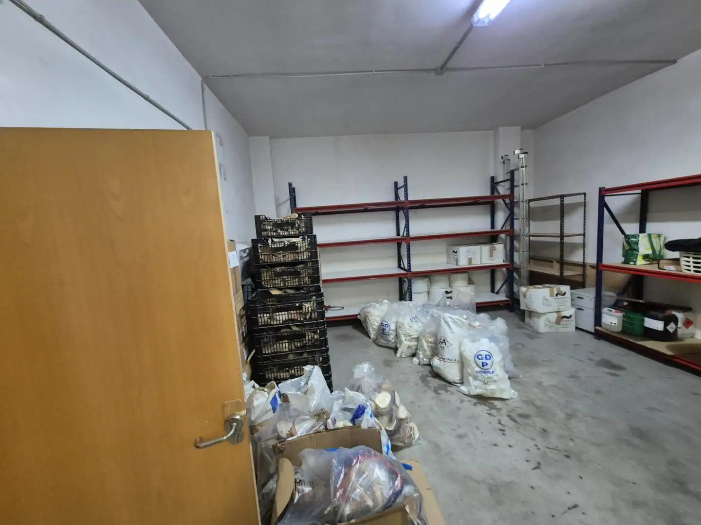 Fabrikhallen zur Miete in Elda