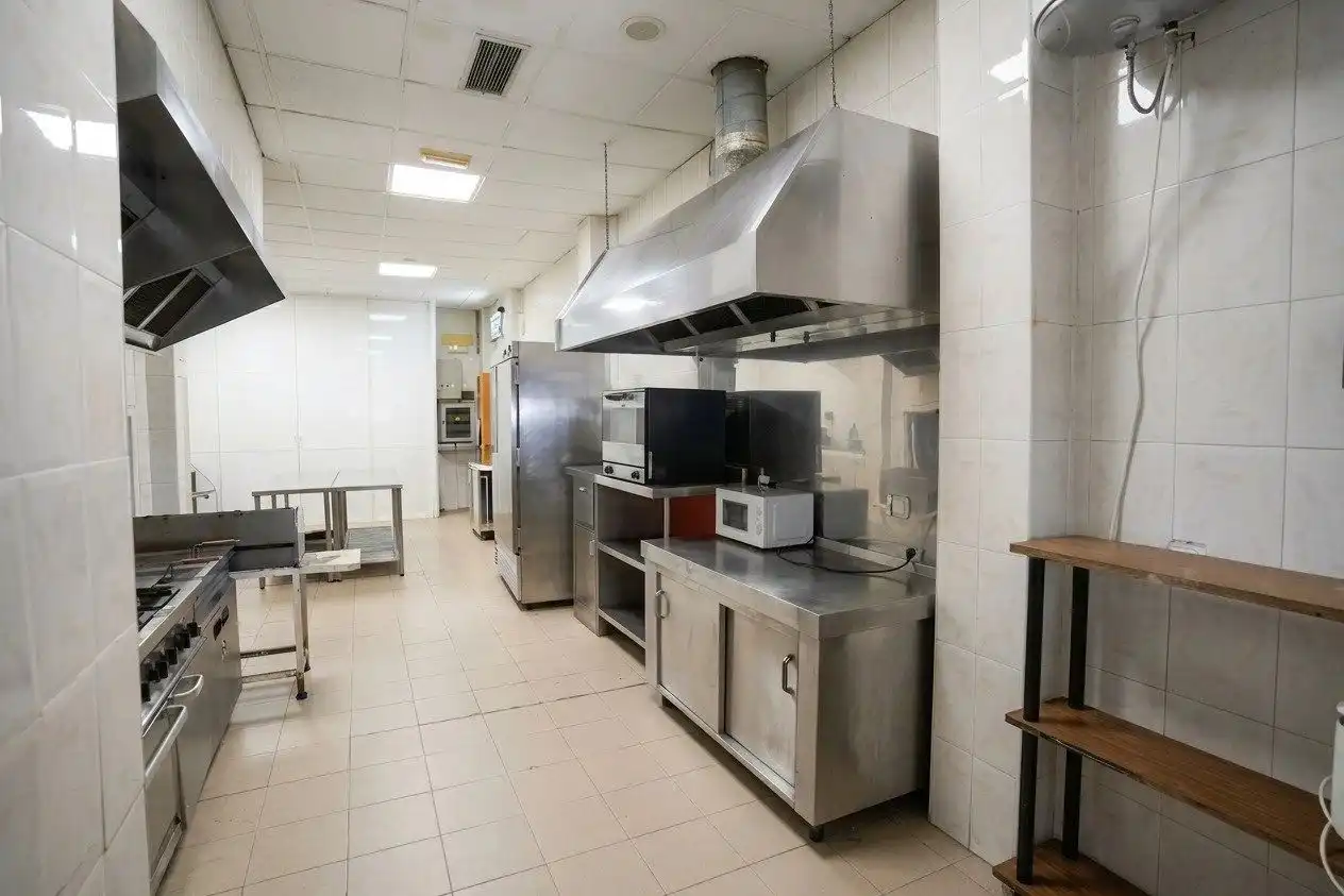 Cocina de Local en venta en Guadiana, Badajoz