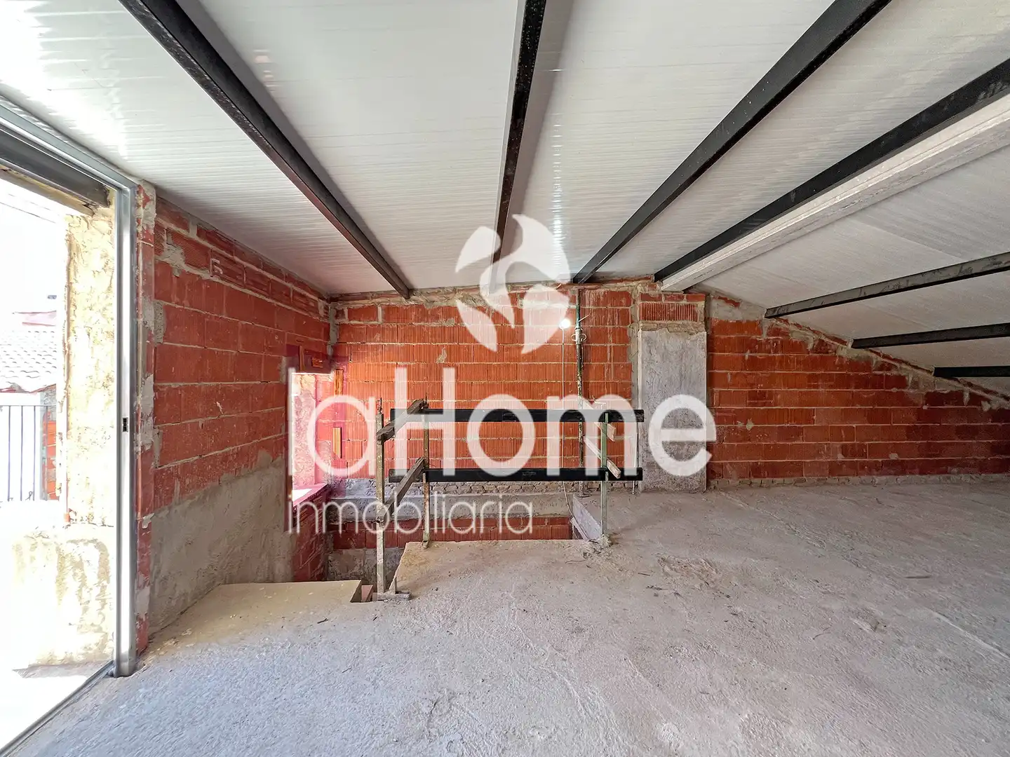 Houses for sale in La Pobla de Vallbona  with Terrace, Storage room and Balcony