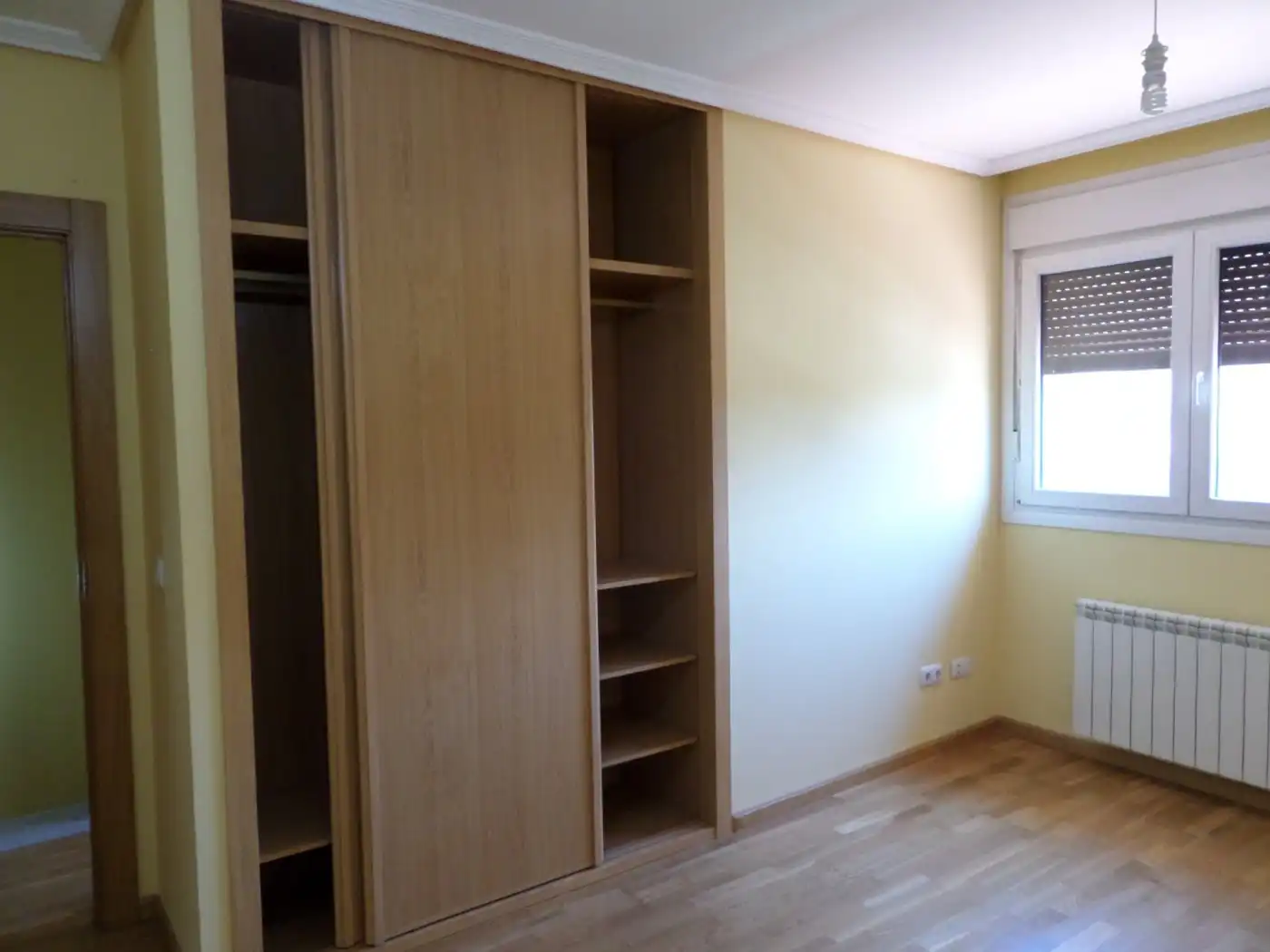 Habitación de Casa adosada en venta en Laguna de Duero con Calefacción, Terraza y Trastero
