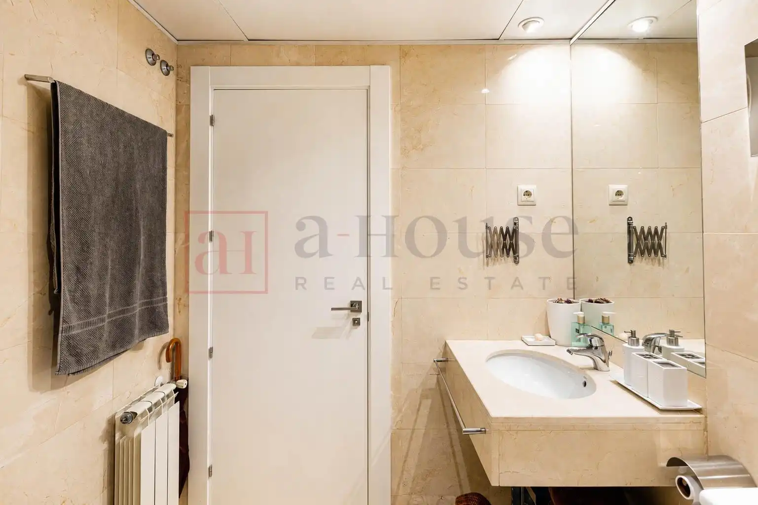 Baño de Planta baja en venta en Madrid con Aire acondicionado, Calefacción y Jardín privado