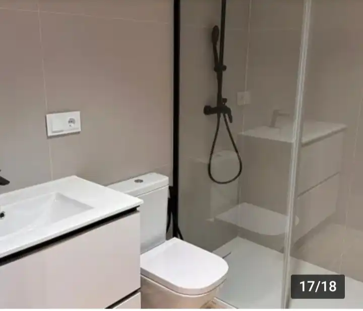Bathroom of Flat for rent in Granada  with Air Conditioner, Heating and Private garden