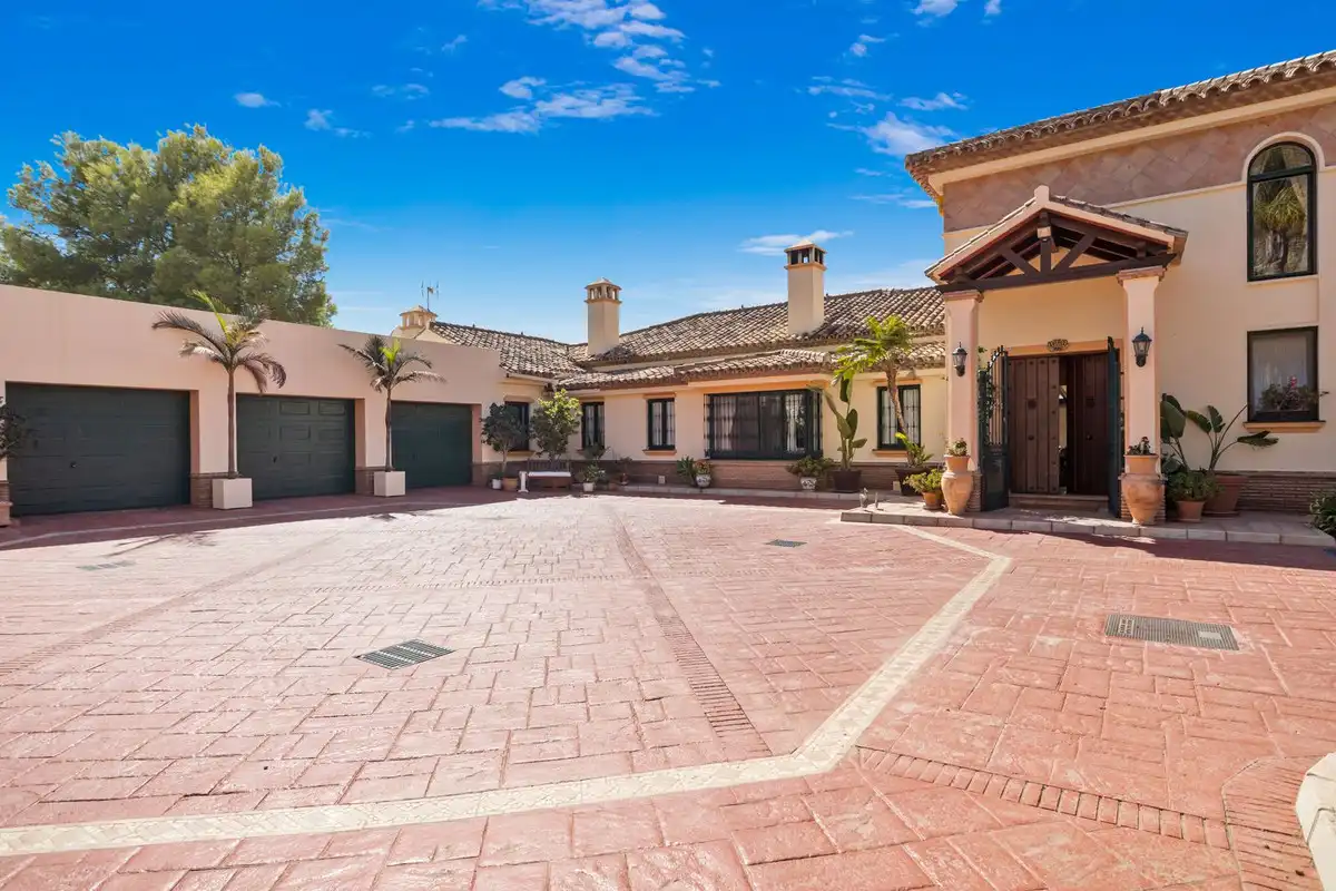 Chalet con piscina en venta en San Pedro de Alcántara, imagen 4