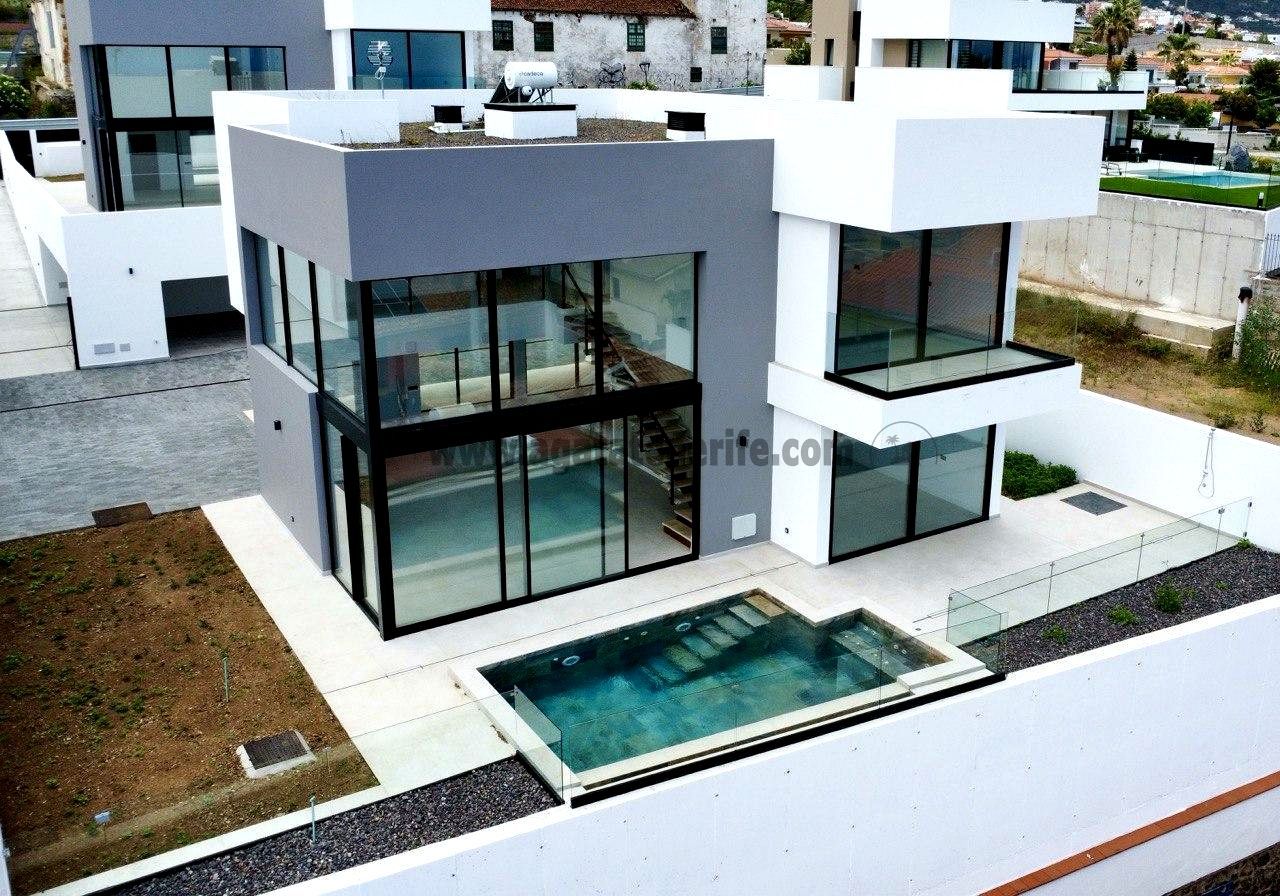 Exterior view of House or chalet for sale in Puerto de la Cruz  with Terrace, Swimming Pool and Balcony