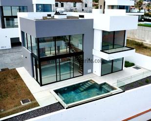 Vista exterior de Casa o xalet en venda en Puerto de la Cruz amb Terrassa, Piscina i Balcó