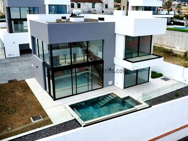 Casa amb balcó en venda a Longuera - Toscal