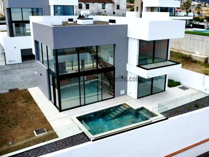 Vista exterior de Casa o xalet en venda en Puerto de la Cruz amb Terrassa, Piscina i Balcó
