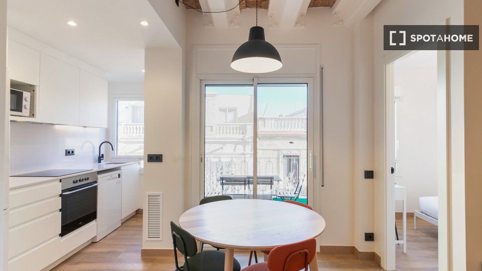 Comedor de Piso de alquiler en  Barcelona Capital con Aire acondicionado, Calefacción y Amueblado