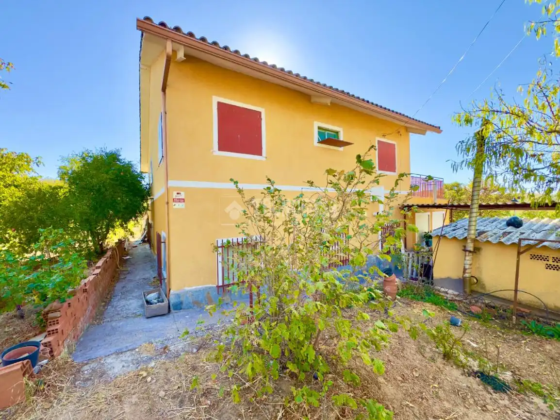 Vista exterior de Casa o xalet en venda en Valdeavero amb Calefacció, Terrassa i Traster