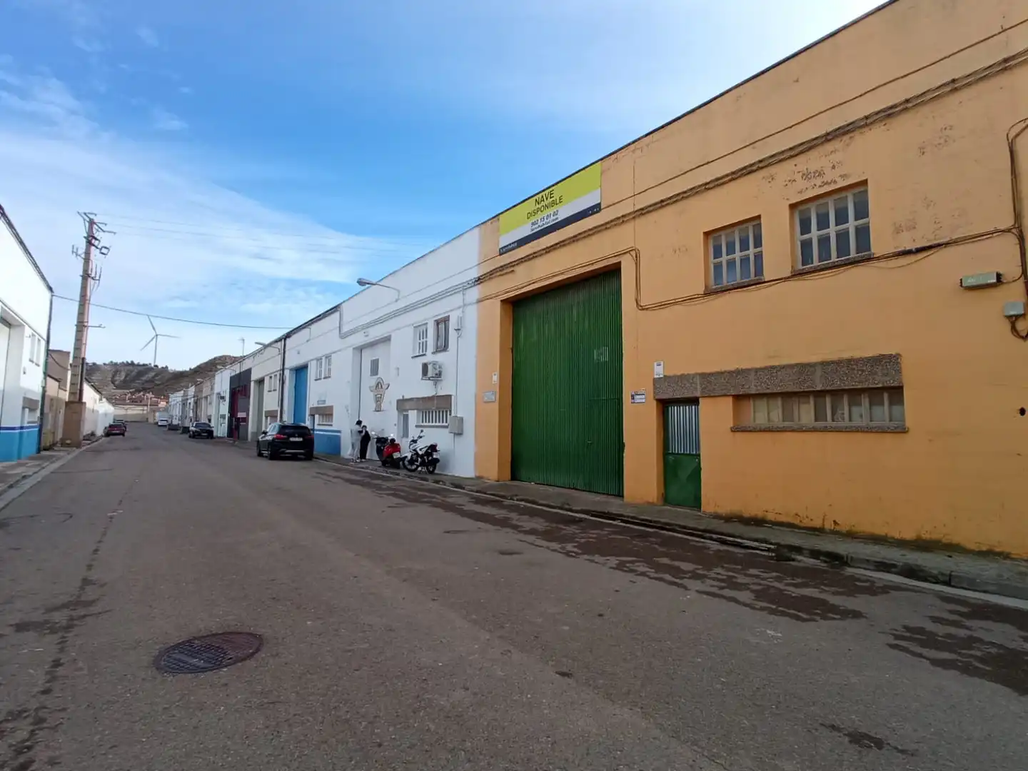 Vista exterior de Nave industrial en venta en Cadrete