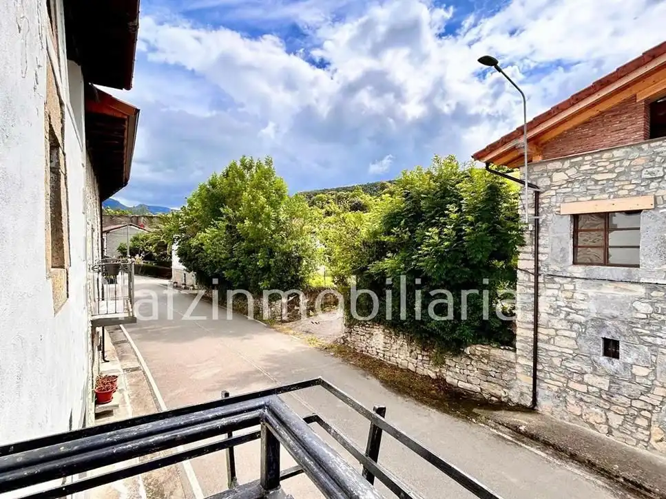 Vista exterior de Casa o xalet en venda en Valle de Mena amb Calefacció i Terrassa