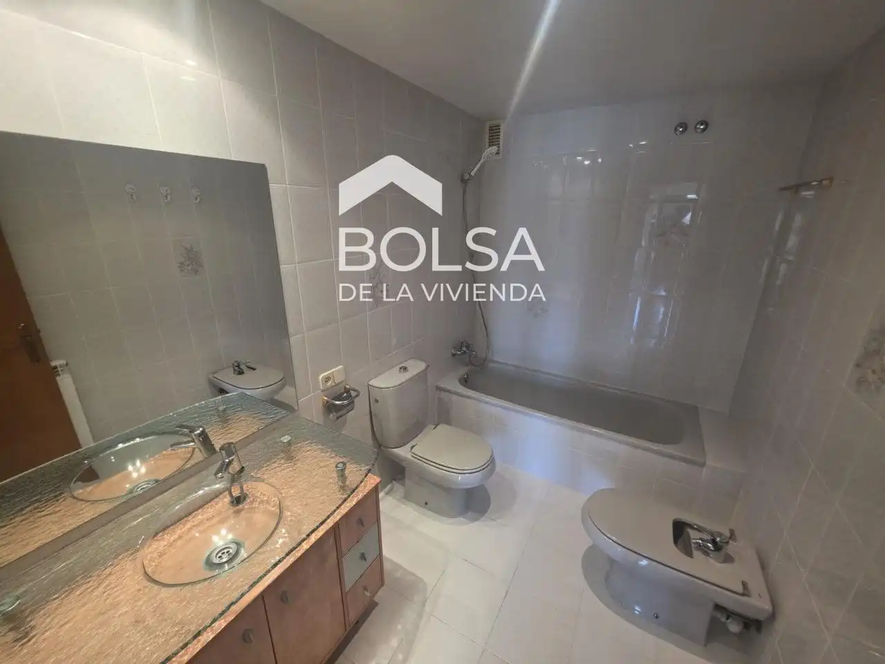 Bany de Pis en venda en Manresa amb Aire condicionat, Calefacció i Terrassa