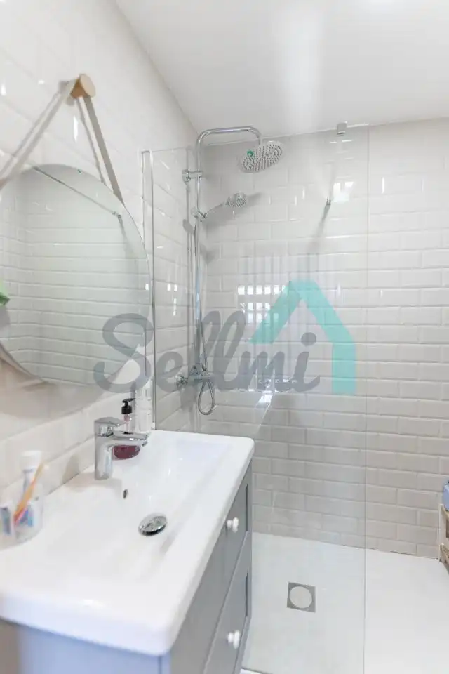 Baño de Estudio de alquiler en Oviedo  con Calefacción, Amueblado y Internet
