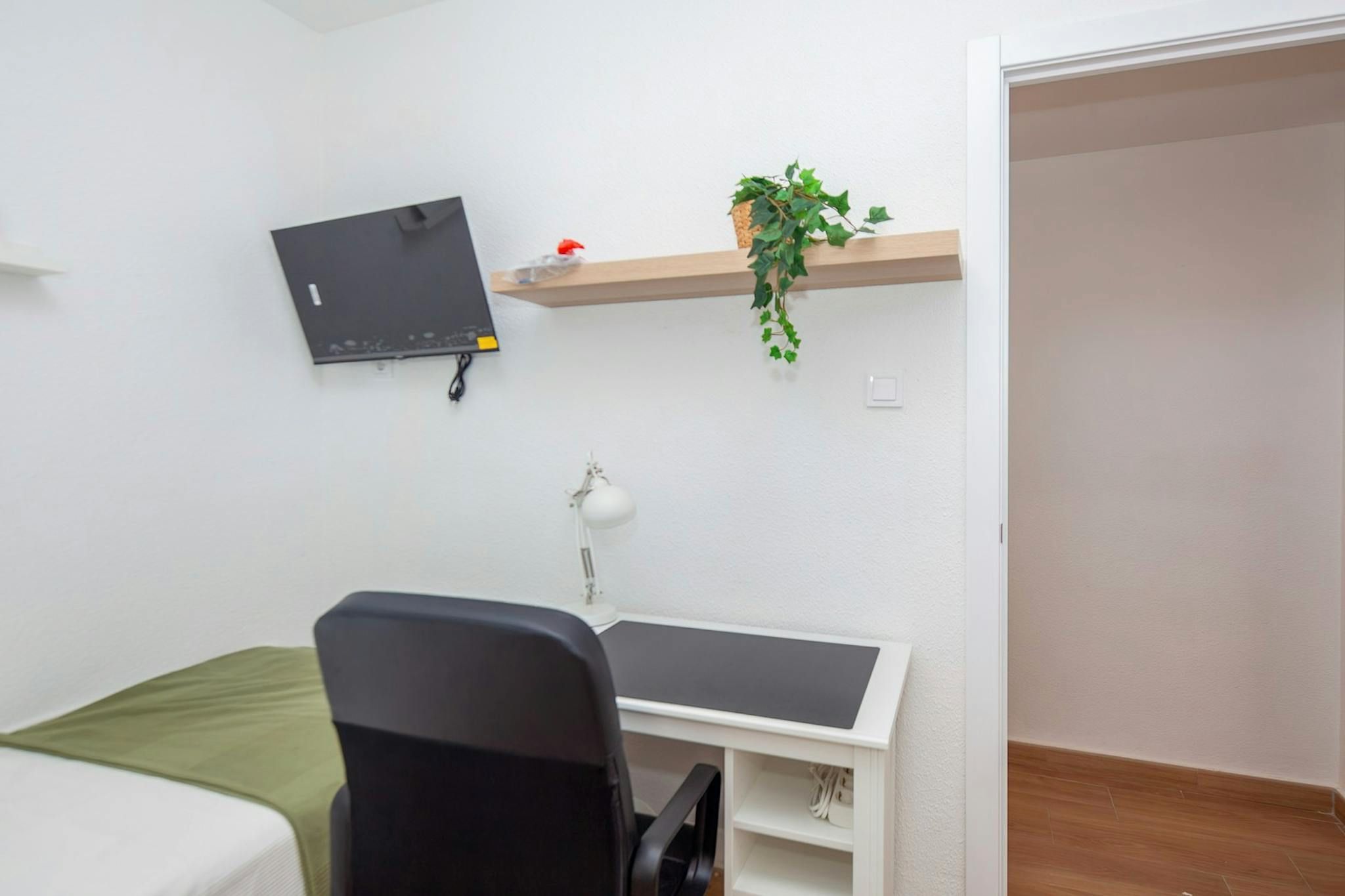 Bedroom of Flat to share in  Valencia Capital  with Furnished, Washing machine and TV