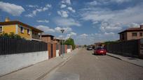 Vista exterior de Casa o xalet en venda en Aldeamayor de San Martín amb Calefacció, Jardí privat i Terrassa