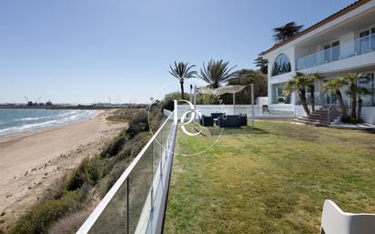 Terrassa de Casa o xalet en venda en Vilanova i la Geltrú amb Calefacció, Jardí privat i Balcó