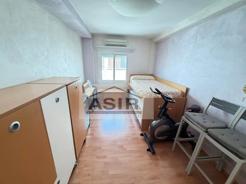 Flat for sale in Alzira  with Air Conditioner and Balcony