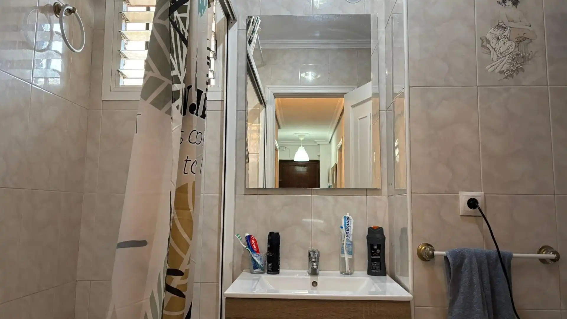 Bathroom of Flat for sale in Sevilla  with Air Conditioner, Private garden and Furnished