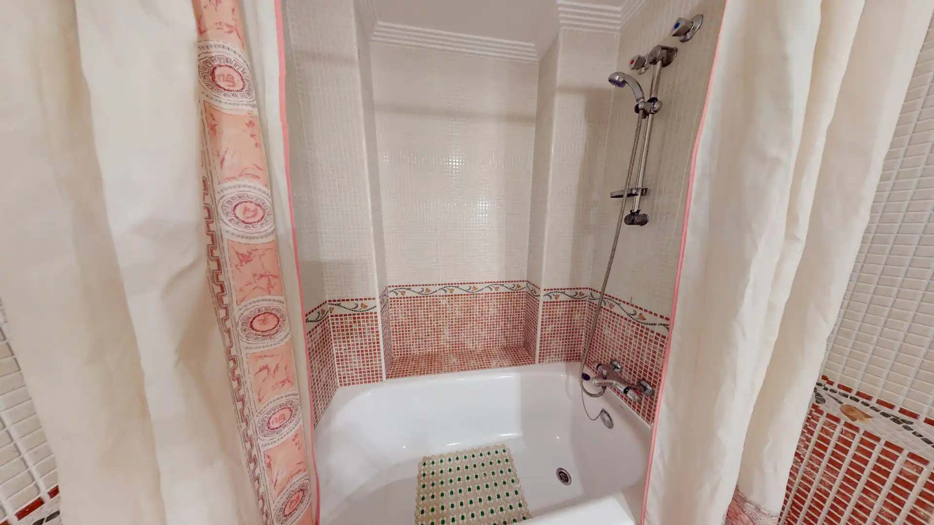 Baño de Piso en venta en Torrevieja con Aire acondicionado, Calefacción y Terraza