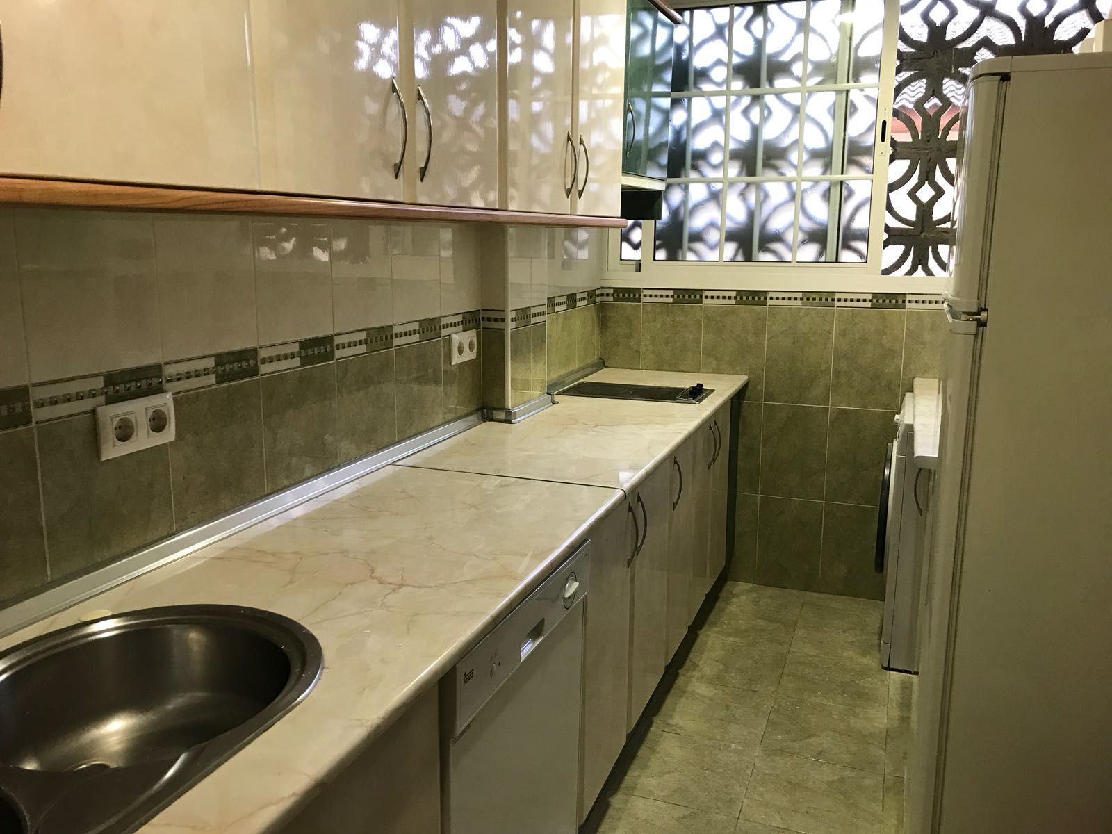 Kitchen of Flat for sale in Mairena del Aljarafe  with Air Conditioner and Balcony