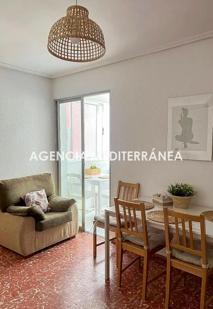 Habitación de Piso de alquiler en Valencia con Aire acondicionado, Calefacción y Amueblado