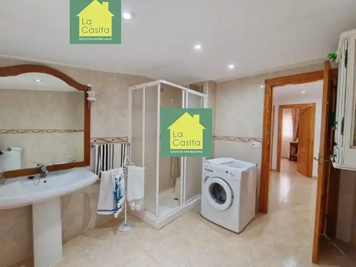 Bany de Casa o xalet en venda en Albacete amb Aire condicionat, Jardí privat i Traster