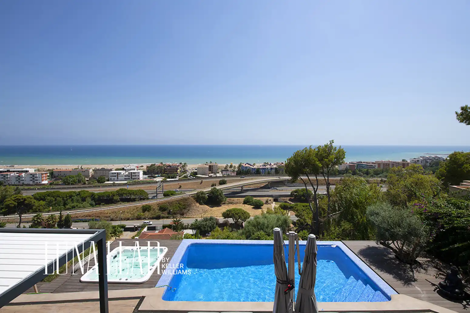 Schwimmbecken von Haus oder Chalet zur Miete in Sitges mit Klimaanlage, Terrasse und Möbliert