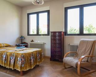 Dormitori de Casa o xalet per a compartir en  Madrid Capital amb Calefacció, Moblat i Internet