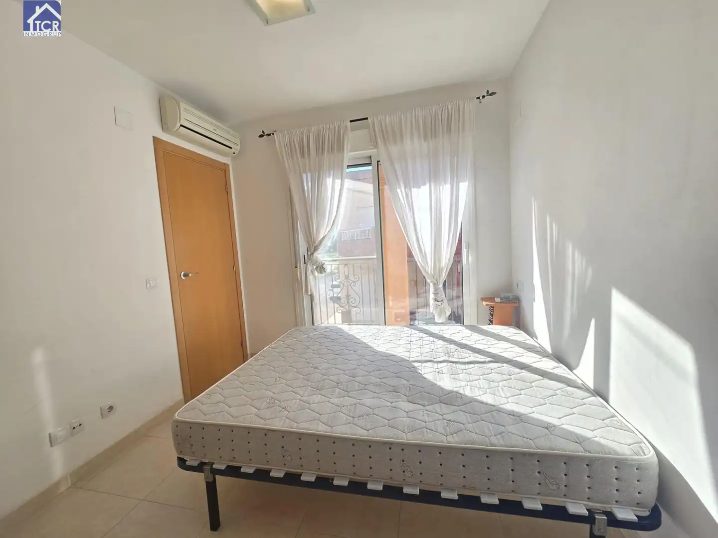 Schlafzimmer von Wohnung zum Verkauf in Camarles mit Klimaanlage, Balkon und Gemeinschaftspool