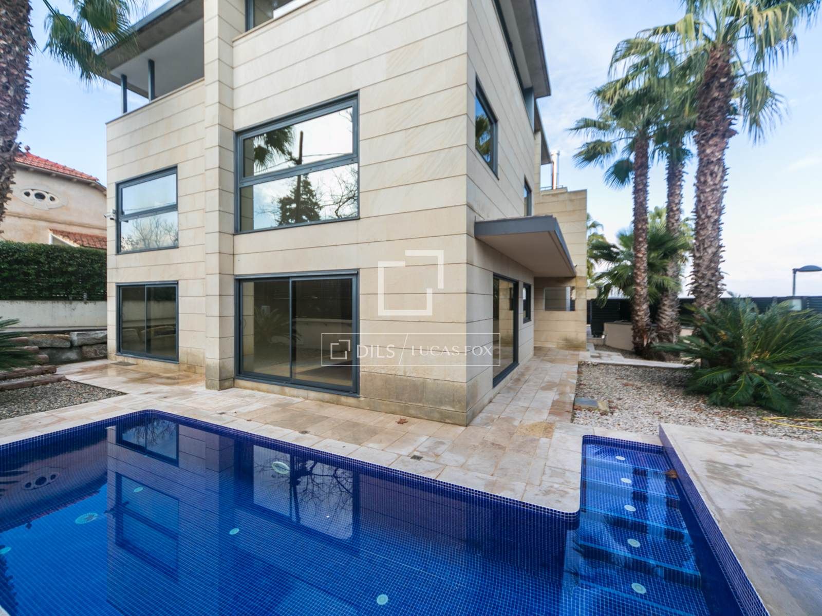 Vista exterior de Casa o xalet en venda en Sant Cugat del Vallès amb Aire condicionat, Calefacció i Jardí privat