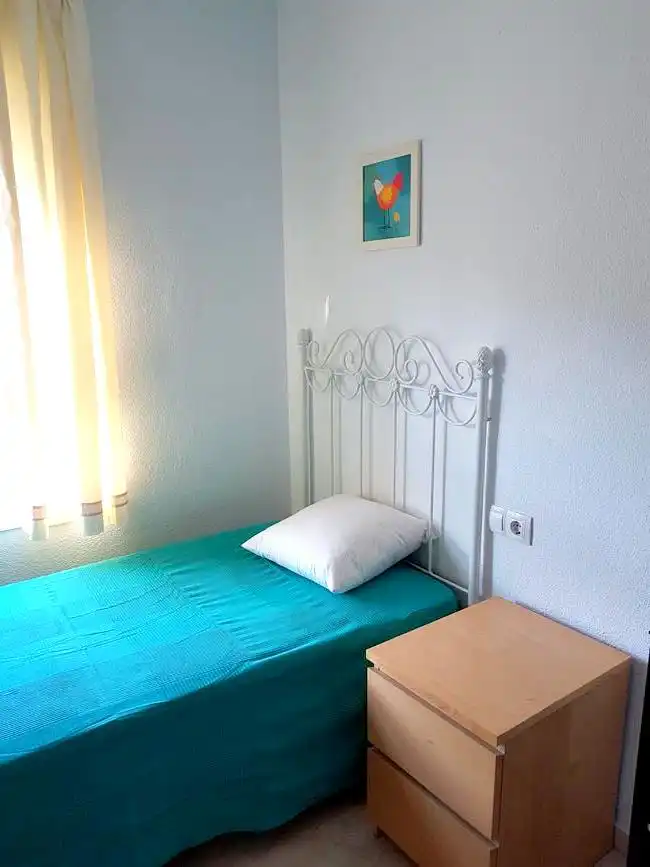 Habitación de Piso de alquiler en Málaga con Jardín privado, Terraza y Amueblado