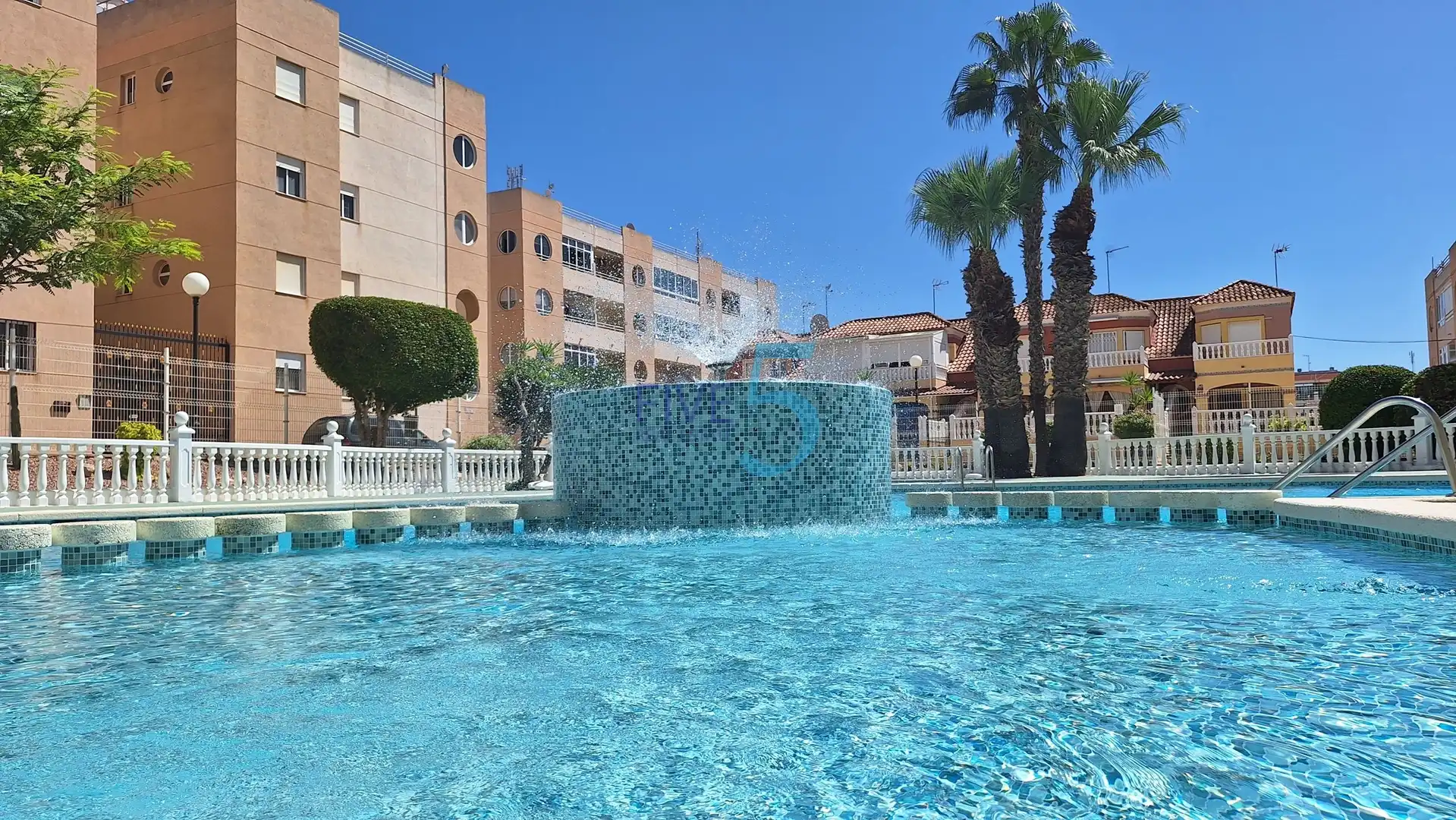 Casa a schiera con terrazza in vendita a Zona Carrefour - Urbanizaciones, imagen 2