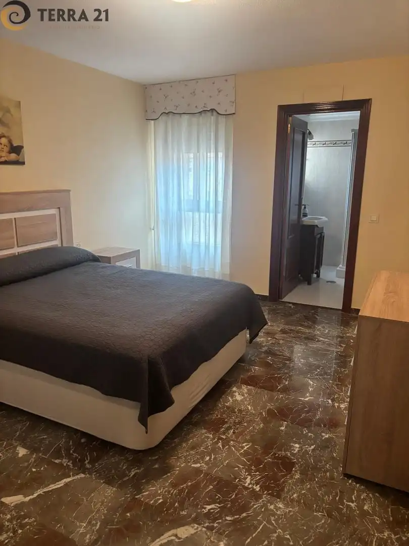 Habitación de Piso de alquiler en Jaén con Aire acondicionado, Jardín privado y Piscina comunitaria